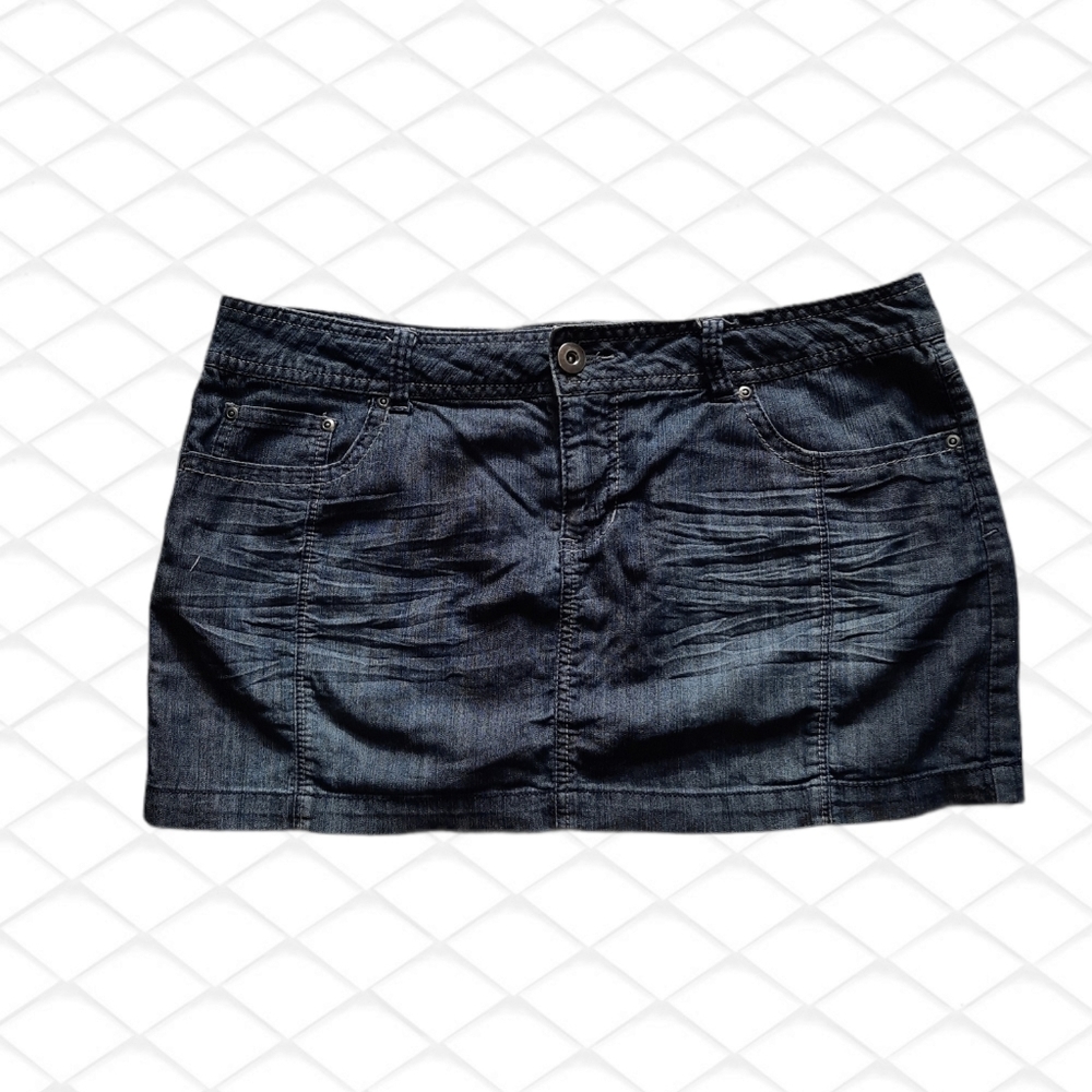 Adorable, mini jean skirt